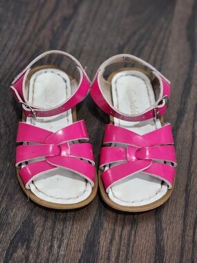 Salt Water Sandals by Hoy Hot Pink Kids Strappy Buckle Sandals
